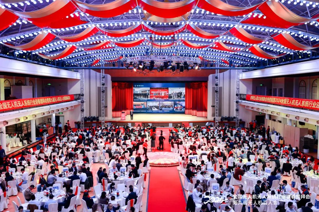 復(fù)亞智能榮獲“2023中國(guó)無(wú)人機(jī)十大創(chuàng)新品牌”、“領(lǐng)航者”獎(jiǎng)